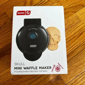 Mini waffle maker